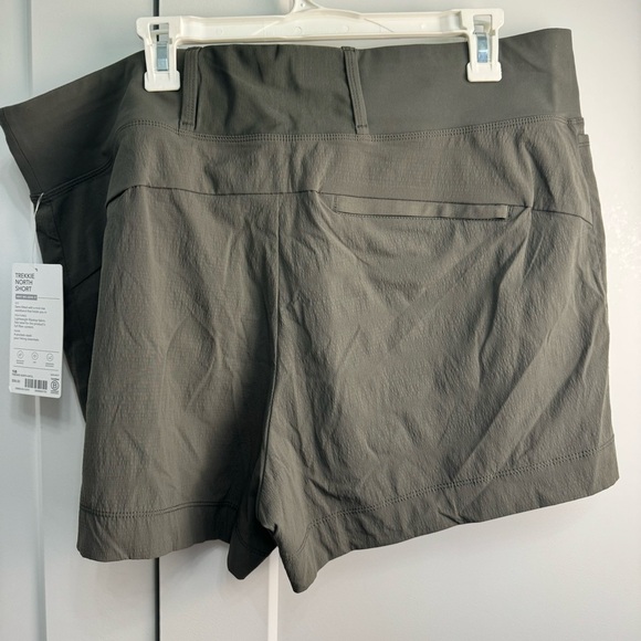 Athleta Trekkie North Shorts Women's Size 18 530626-02 Olive Green NWT Hiking - Picture 12 of 12